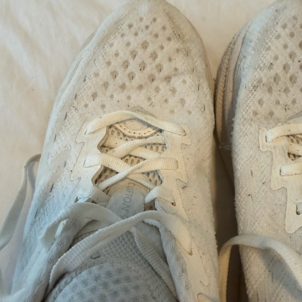 Hoka Women's White Clifton 9 Shoes - Picture 7 of 10